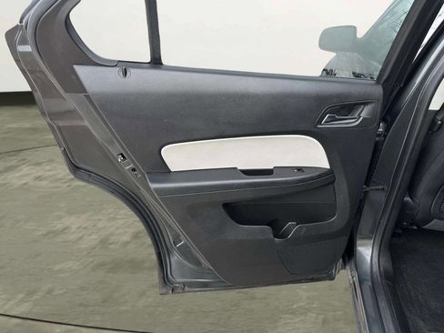 Used 2017 Chevrolet Equinox LT w/ Convenience Package image 12