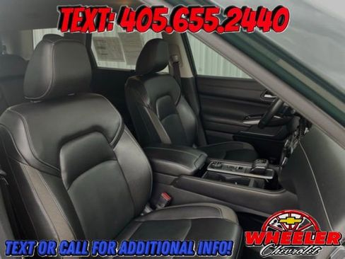 Used 2023 Nissan Pathfinder SL w/ Black Appearance Package image 12