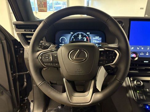 Used 2026 Lexus GX 550 AWD/4WD image 13