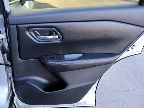 Used 2025 Nissan Rogue SV FWD image 20