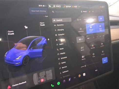 Used 2024 Tesla Model Y Performance image 31