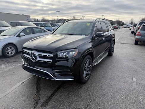 Used 2023 Mercedes-Benz GLS 450 4MATIC image 2