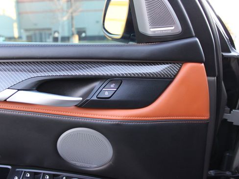 Used 2017 BMW X5 M image 16