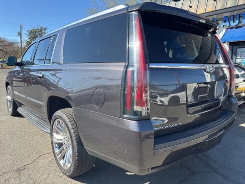 Used 2018 Cadillac Escalade ESV Luxury image 7