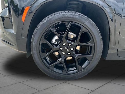 Used 2025 Chevrolet Traverse RS w/ LPO, Floor Liner Package FWD image 10
