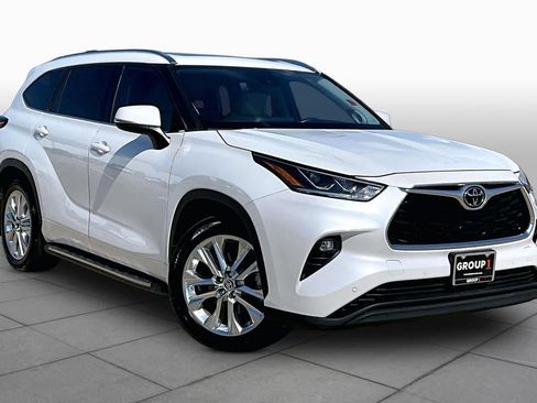 Used 2022 Toyota Highlander Limited FWD image 3