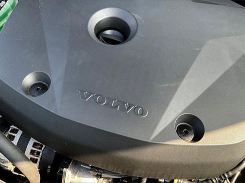 Used 2022 Volvo XC40 T5 Momentum image 27