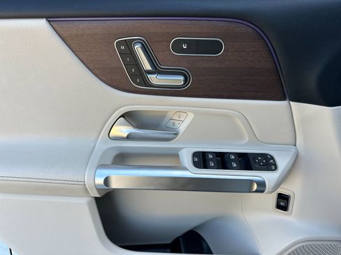 Used 2023 Mercedes-Benz GLB 250 image 12