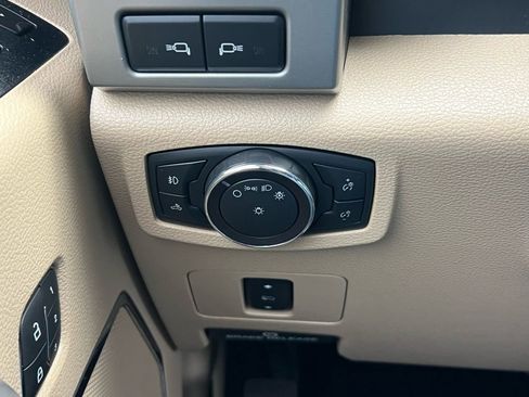 Used 2019 Ford F350 Lariat w/ Chrome Package image 34