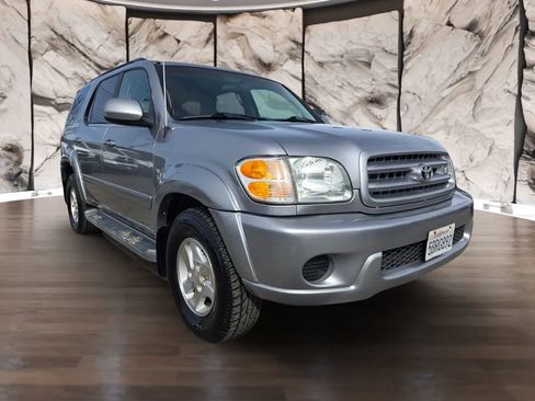 Used 2003 Toyota Sequoia SR5 RWD image 3