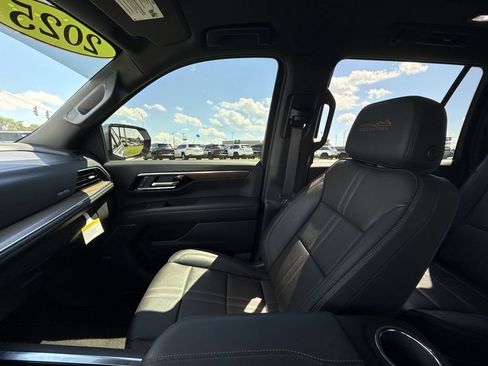 Used 2025 Chevrolet Tahoe High Country w/ Sun And Tow Package AWD/4WD image 33
