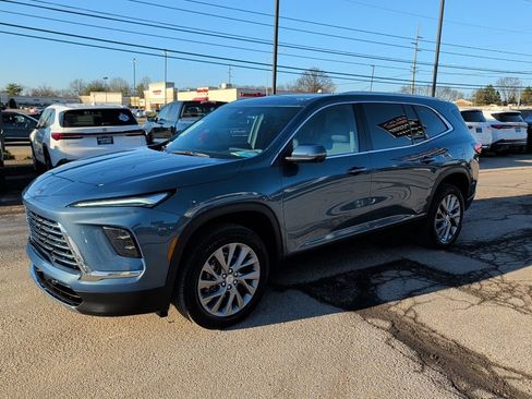 Certified 2025 Buick Enclave Preferred image 4