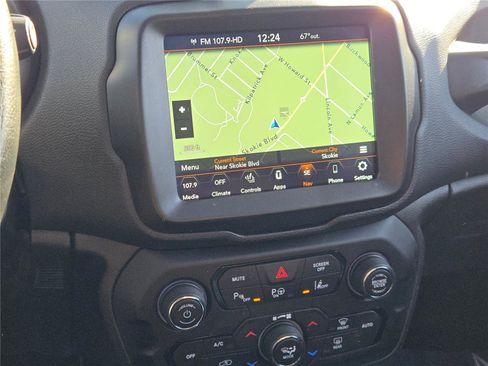 Used 2021 Jeep Renegade Latitude w/ Luxury Group I image 30