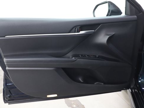 Used 2019 Toyota Camry SE w/ Convenience Package image 19