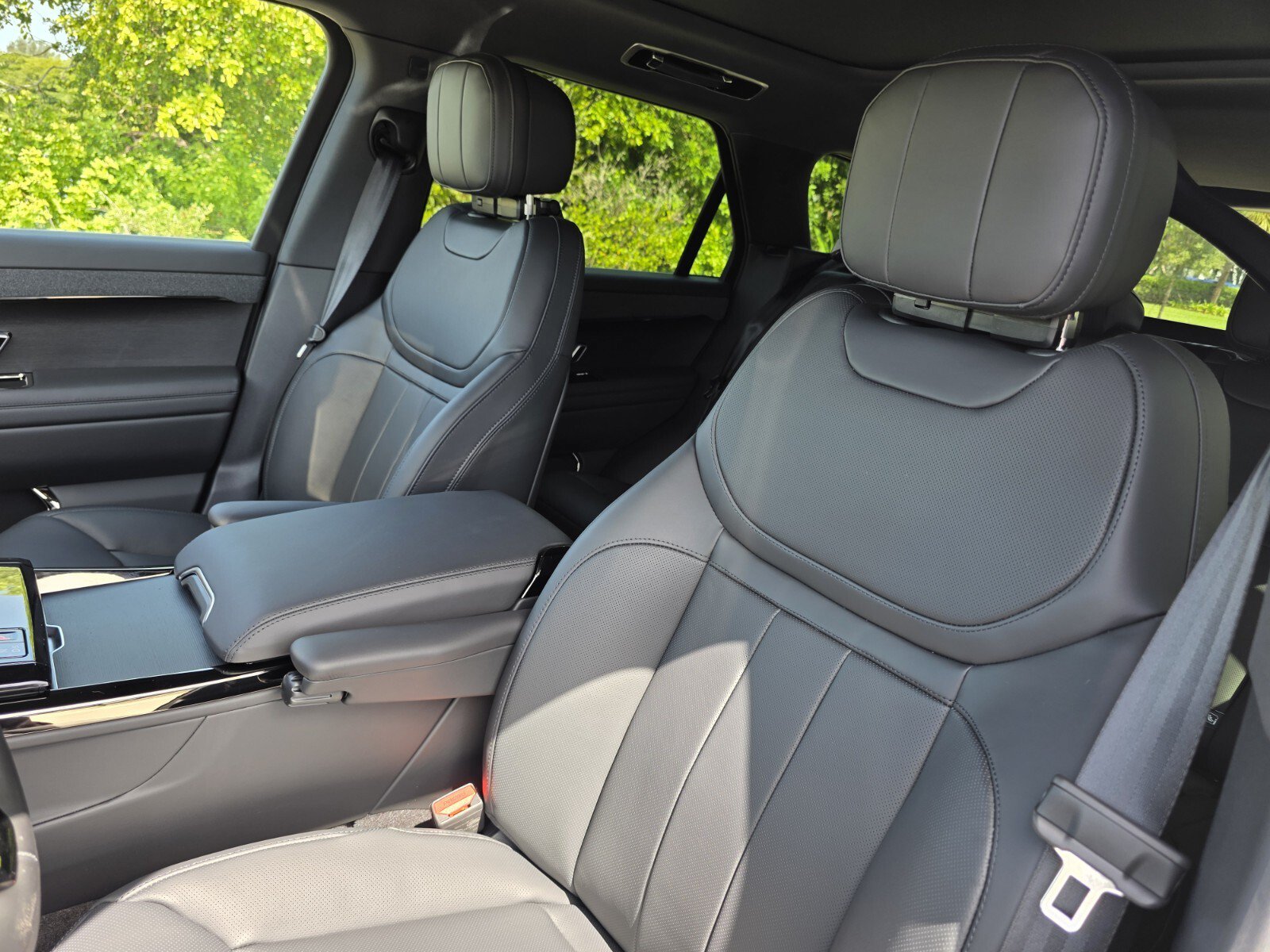 New 2026 Land Rover Range Rover Sport Dynamic SE AWD/4WD image 11