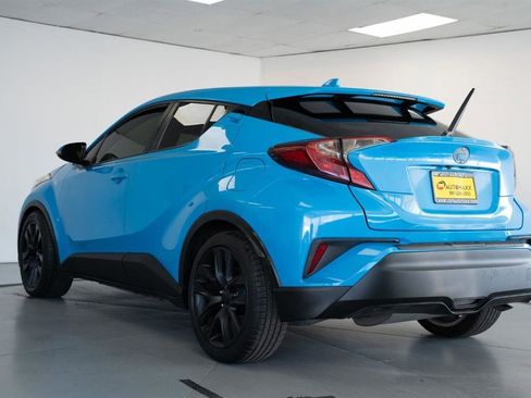 Used 2019 Toyota C-HR XLE image 5