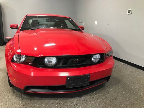 Used 2010 Ford Mustang GT RWD image 8