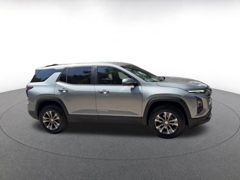 Used 2025 Chevrolet Equinox LT FWD image 2