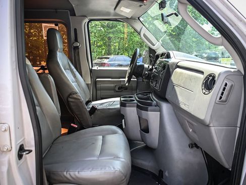 Used 2010 Ford E-250 and Econoline 250 RWD image 17
