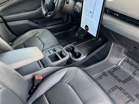 Certified 2025 Ford Mustang Mach-E Premium image 17