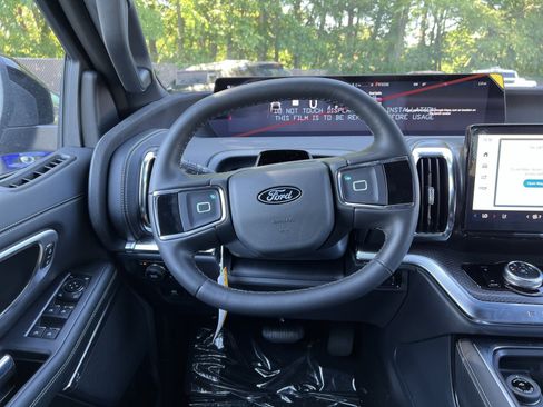 New 2026 Ford Expedition Max Platinum w/ Stealth Appearance Package AWD/4WD image 16