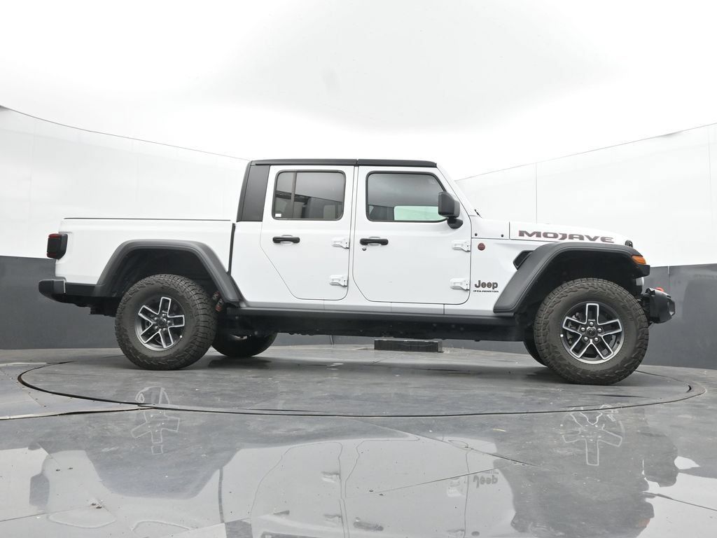 Used 2026 Jeep Gladiator Mojave AWD/4WD image 42