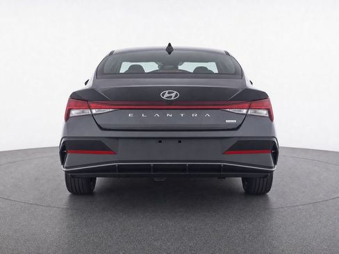 Used 2025 Hyundai Elantra Limited FWD image 8