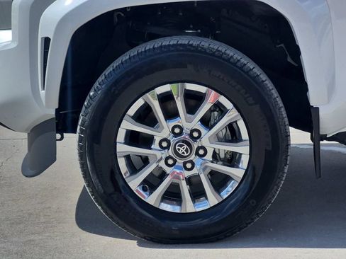 Used 2025 Toyota Tacoma Limited AWD/4WD image 25