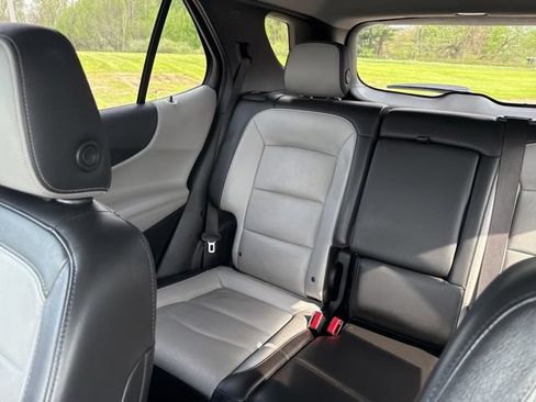 Used 2018 Chevrolet Equinox Premier FWD image 23
