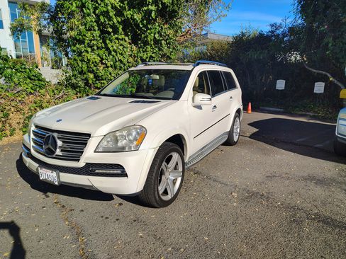 Used 2012 Mercedes-Benz GL 550 4MATIC image 1