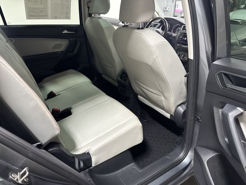 Used 2019 Volkswagen Tiguan SE w/ Panoramic Sunroof Package AWD/4WD image 38