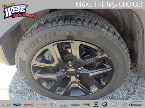 Used 2018 Jeep Renegade Altitude FWD image 23