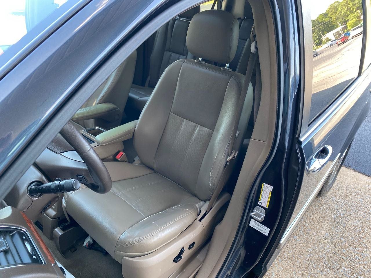 Used 2014 Chrysler Town & Country Touring-L w/ Driver Convenience Group FWD image 14