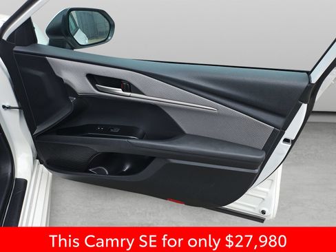 Used 2025 Toyota Camry SE FWD image 36