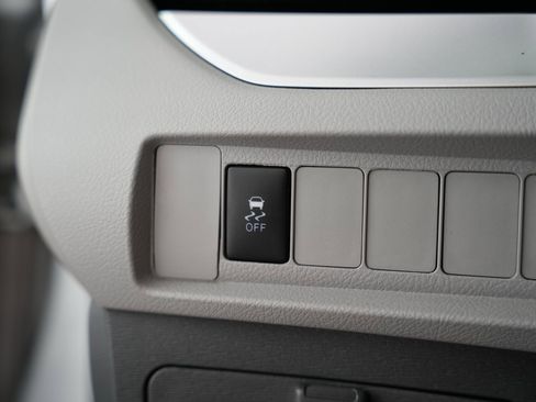 Used 2015 Toyota Sienna L image 44