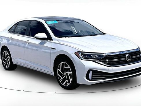 Certified 2022 Volkswagen Jetta SEL FWD image 1