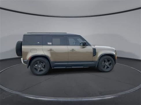 Used 2023 Land Rover Defender 110 S image 9