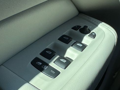 Used 2023 Volvo XC60 B5 Ultimate w/ Climate Package image 17