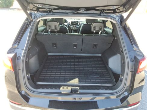 Used 2018 Chevrolet Equinox Premier image 16