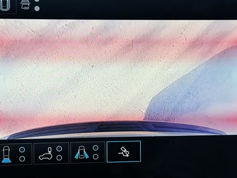 Used 2025 GMC Yukon XL Denali w/ Sun & Power Step Package image 21