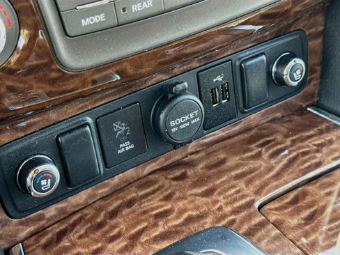 Used 2020 Nissan Armada Platinum w/ Captain's Chairs Package AWD/4WD image 20