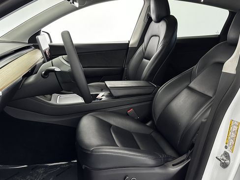 Used 2022 Tesla Model Y Long Range image 11