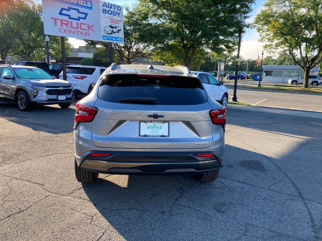 New 2026 Chevrolet Trax ACTIV w/ Sunroof Package FWD image 28