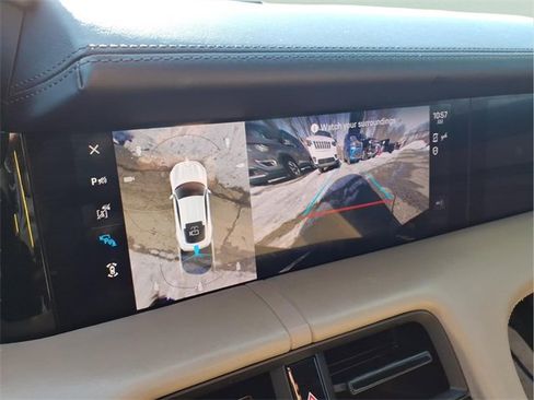 Used 2022 Porsche Taycan image 21