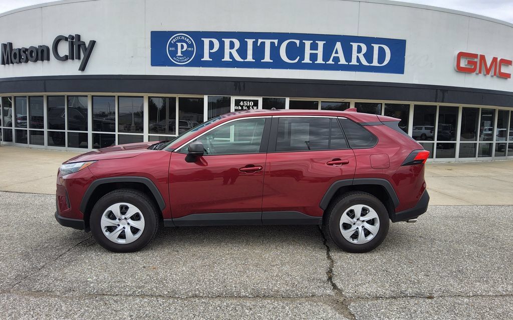 Used 2025 Toyota RAV4 LE AWD/4WD image 4