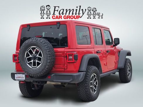Used 2025 Jeep Wrangler Unlimited Rubicon AWD/4WD image 4