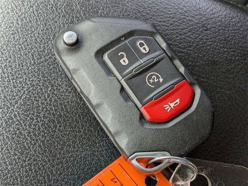 Used 2018 Jeep Wrangler Unlimited Rubicon image 32