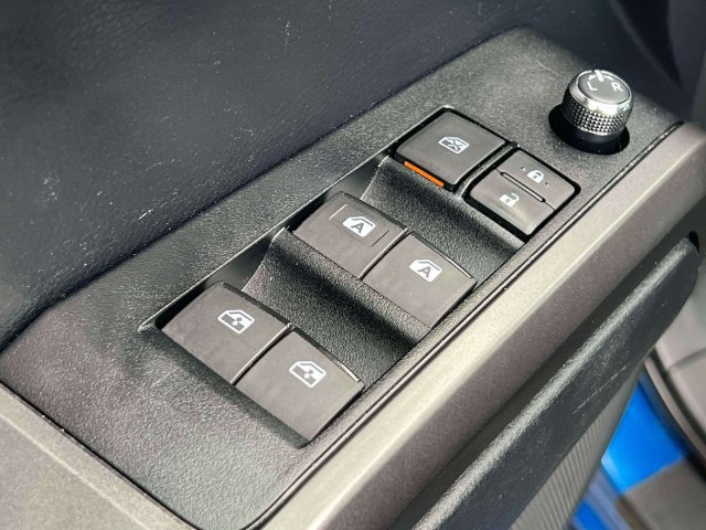 Used 2018 Toyota Tacoma TRD Sport AWD/4WD image 21