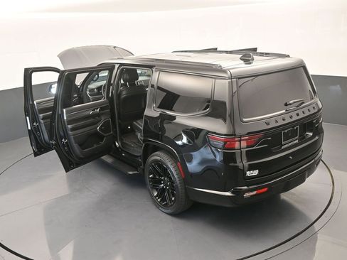 Used 2022 Jeep Wagoneer Series II image 70