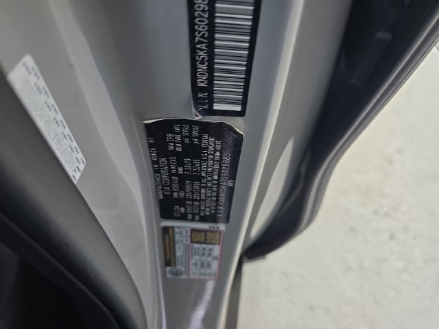 Used 2025 Kia Carnival EX FWD image 14